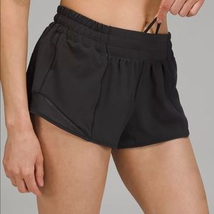 lululemon black hotty hot shorts 2.5 inch size 4